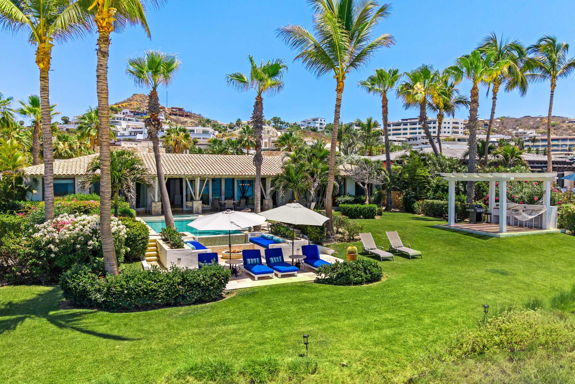 06 piedra blanca pool facade