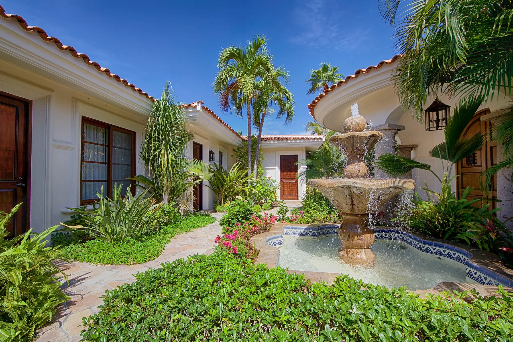 casa gloria garden courtyard fountain