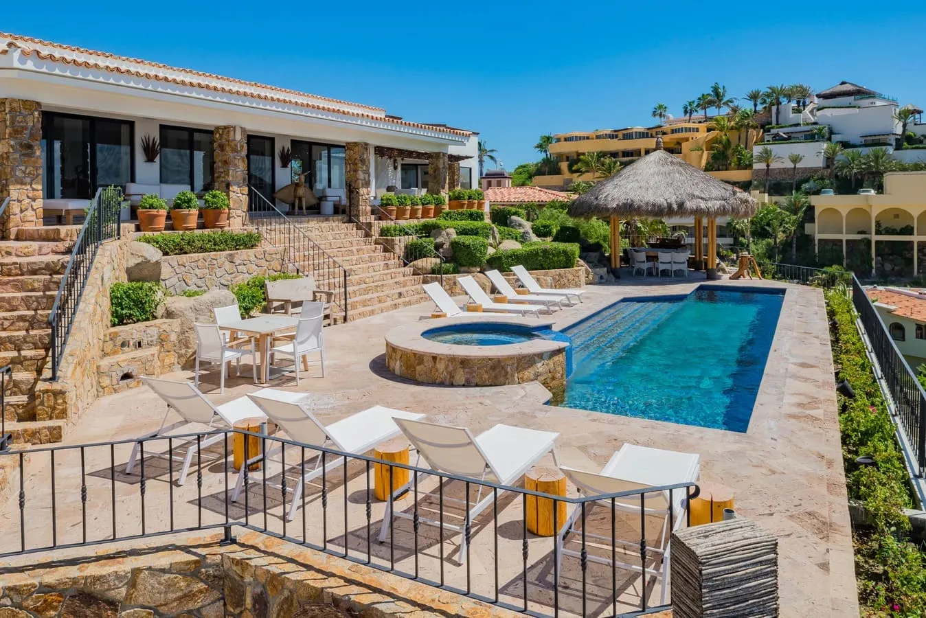 Pacífico del Mar Cabo villa with private pool, spa, sun loungers, and shaded outdoor dining area