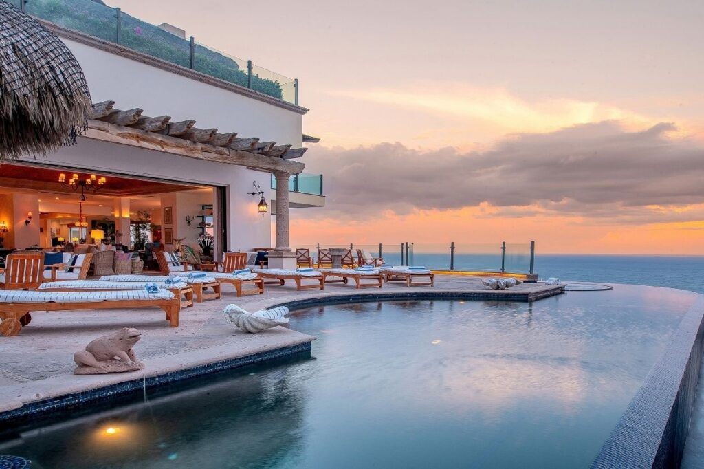 villa turquesa pedregal infinity pool swim up bar
