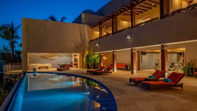 Villa bellissima at night