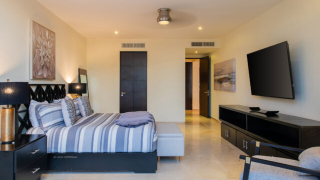 Contemporary Villa For Relaxing Image 12