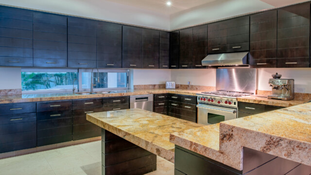 Contemporary Villa For Relaxing Image 17