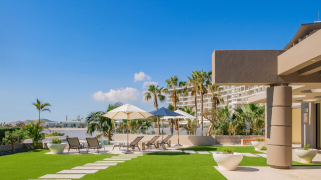 Contemporary Villa For Relaxing Image 2