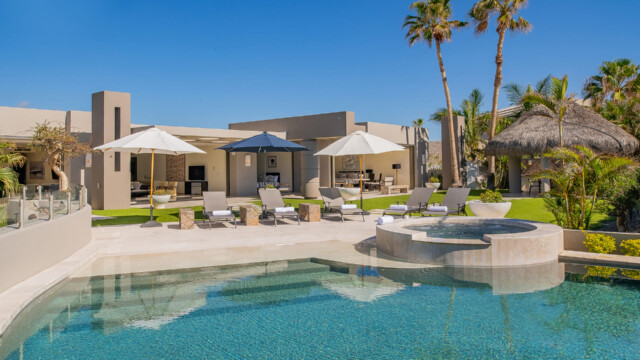 Contemporary Villa For Relaxing Image 22