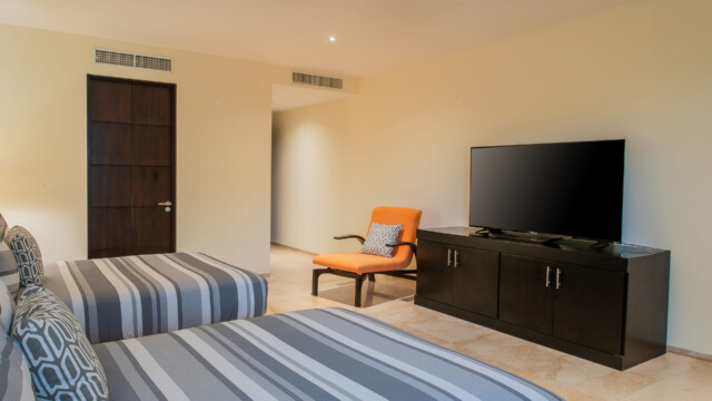 Contemporary Villa For Relaxing Image 23