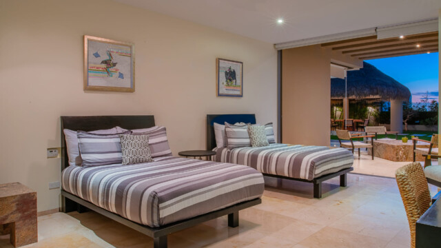 Contemporary Villa For Relaxing Image 24