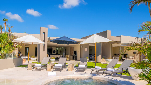 Contemporary Villa For Relaxing Image 28