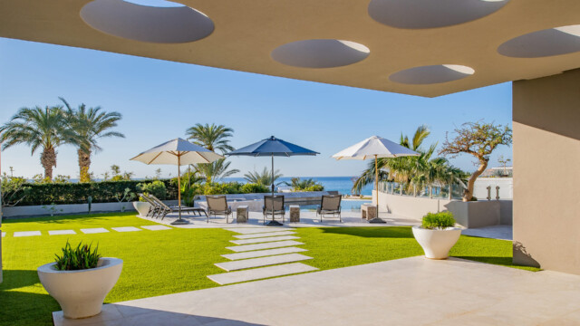 Contemporary Villa For Relaxing Image 3