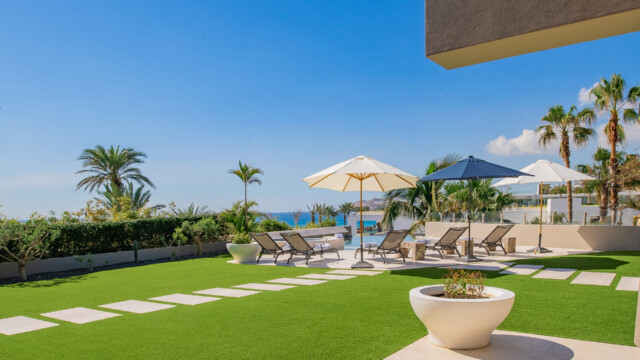 Contemporary Villa For Relaxing Image 32