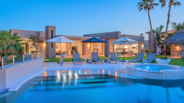 Contemporary Villa For Relaxing Image 34