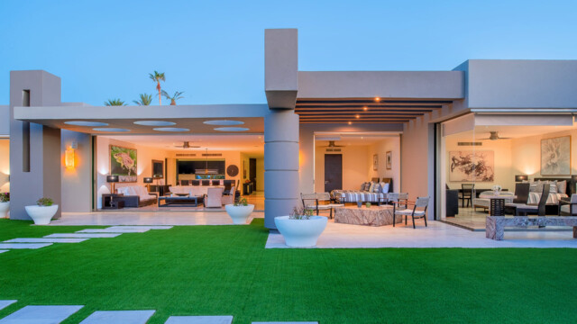 Contemporary Villa For Relaxing Image 6