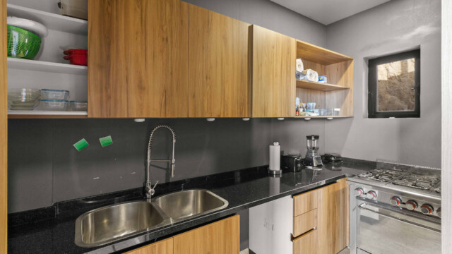 24.lucia noir staff kitchen 24.lucia noir staff kitchen